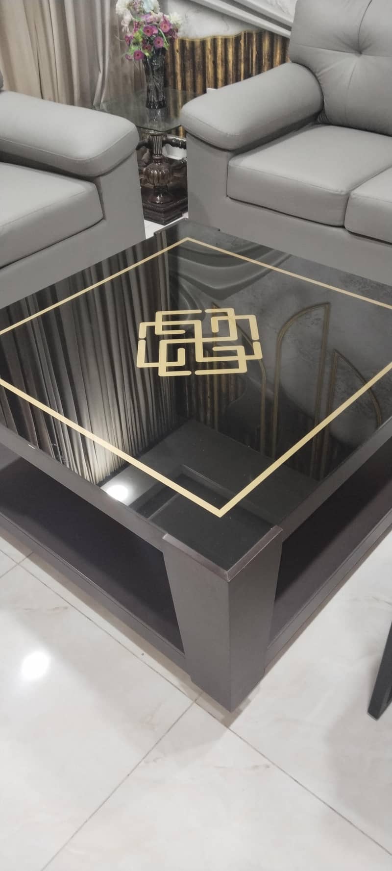 Table in New Condition – Stylish & Durable 2