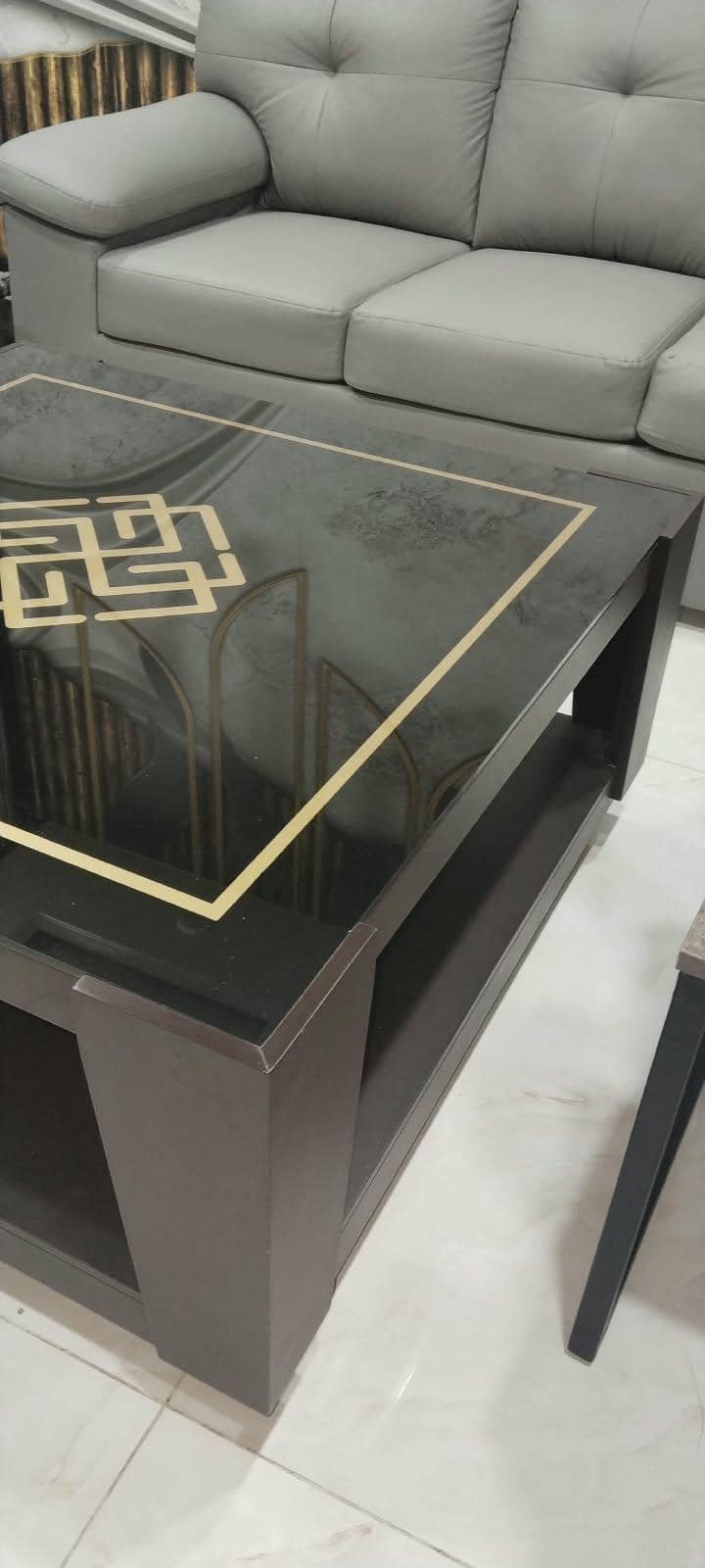 Table in New Condition – Stylish & Durable 4