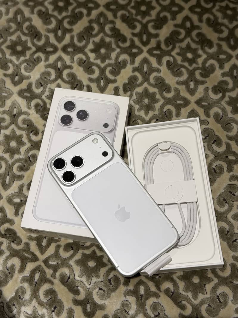 Apple iPhone 17 Pro Max 1