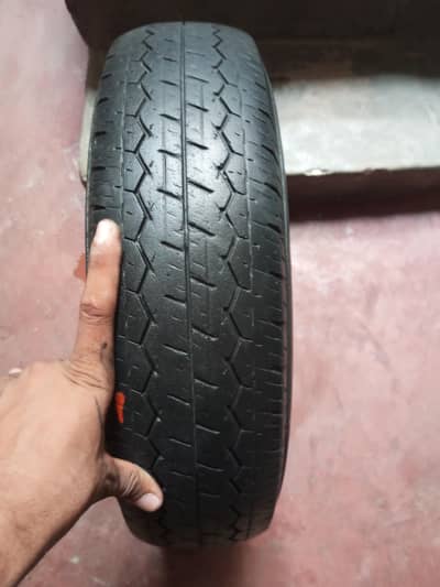 R12 Size tubeless tyre