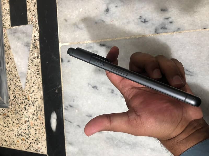 Google Pixel 8 4