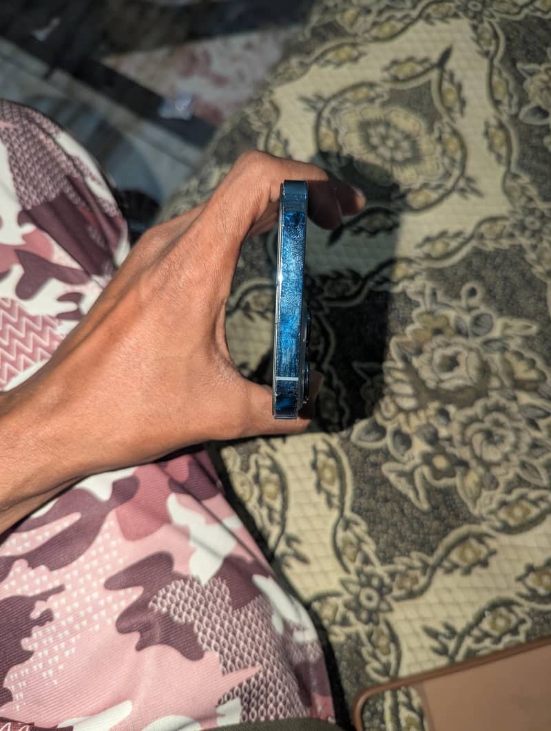 Apple iPhone 13 Pro Max 4
