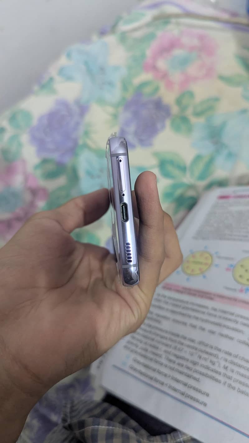 Samsung Mobile S22 3