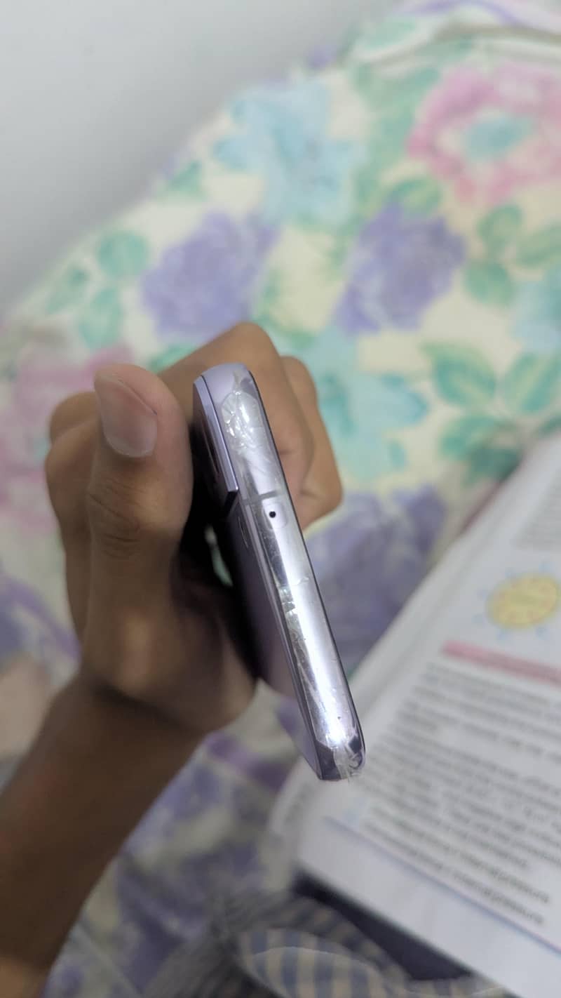 Samsung Mobile S22 5