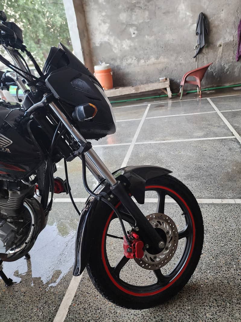 Honda CB125f 3