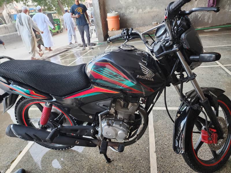 Honda CB125f 4