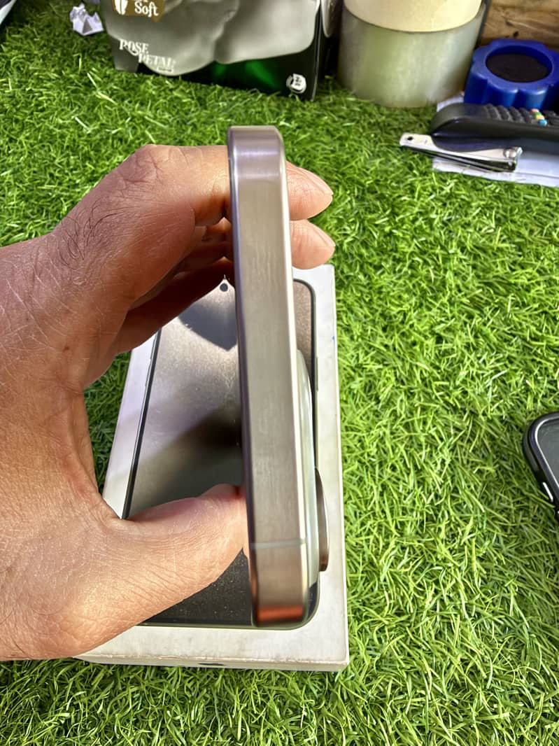 Apple iPhone 15 Pro Max 2