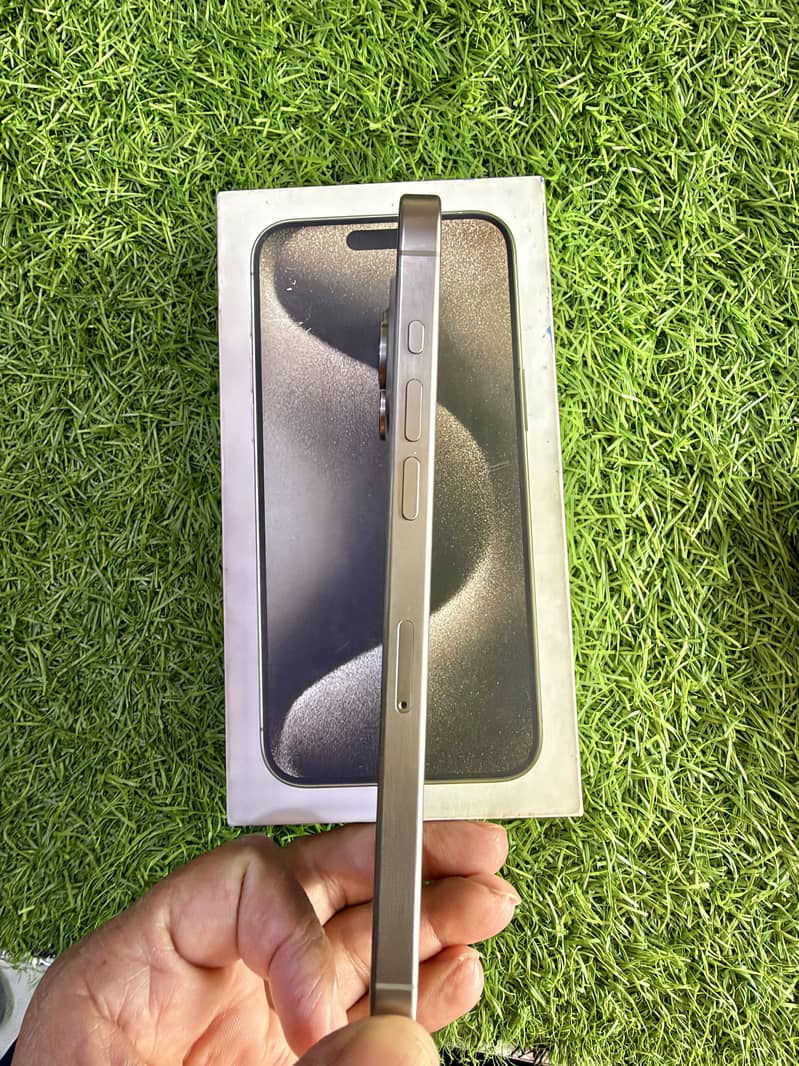 Apple iPhone 15 Pro Max 4