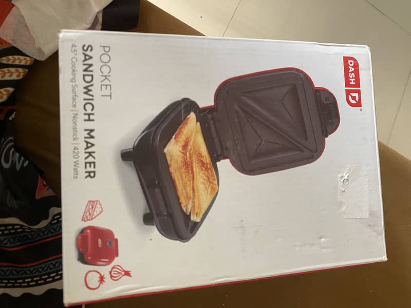DASH SANDWICH MAKER 1