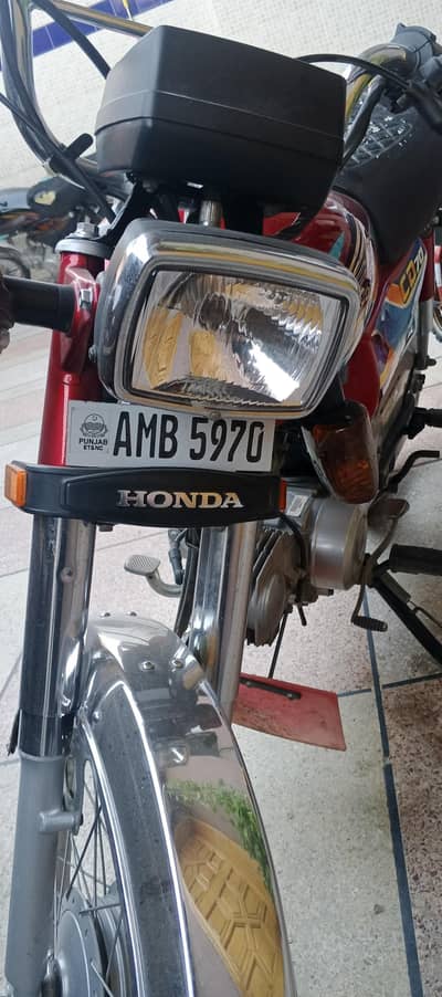 1Honda CD 70