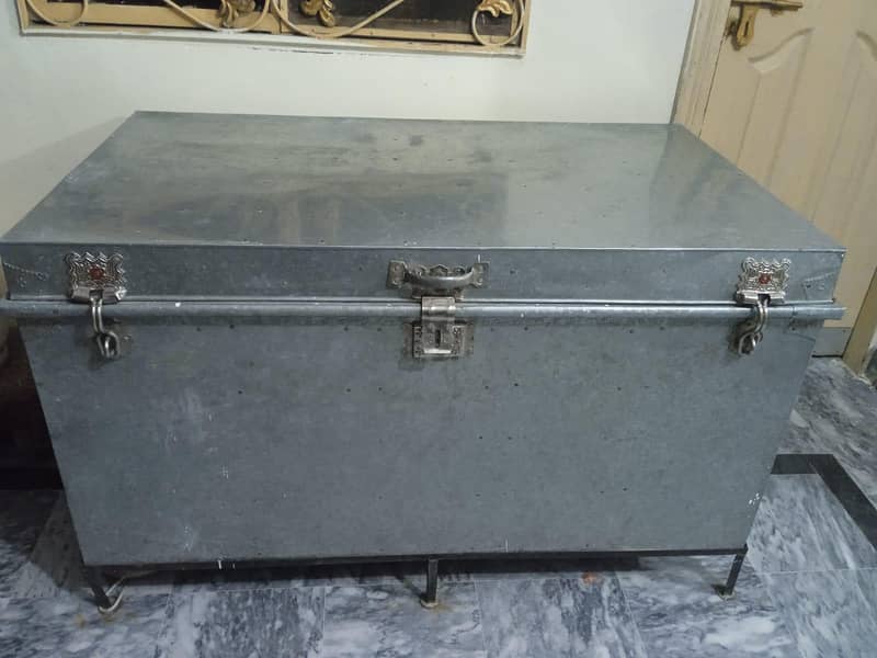 iron Box 0