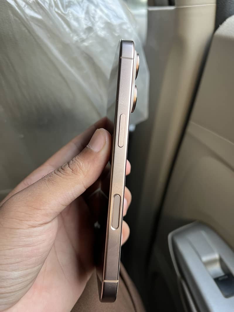 Apple iPhone 16 Pro 7