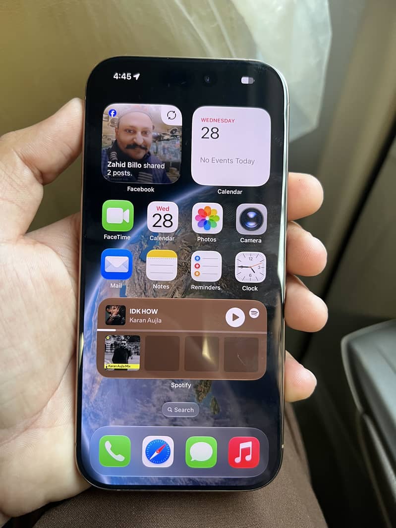 Apple iPhone 16 Pro 9