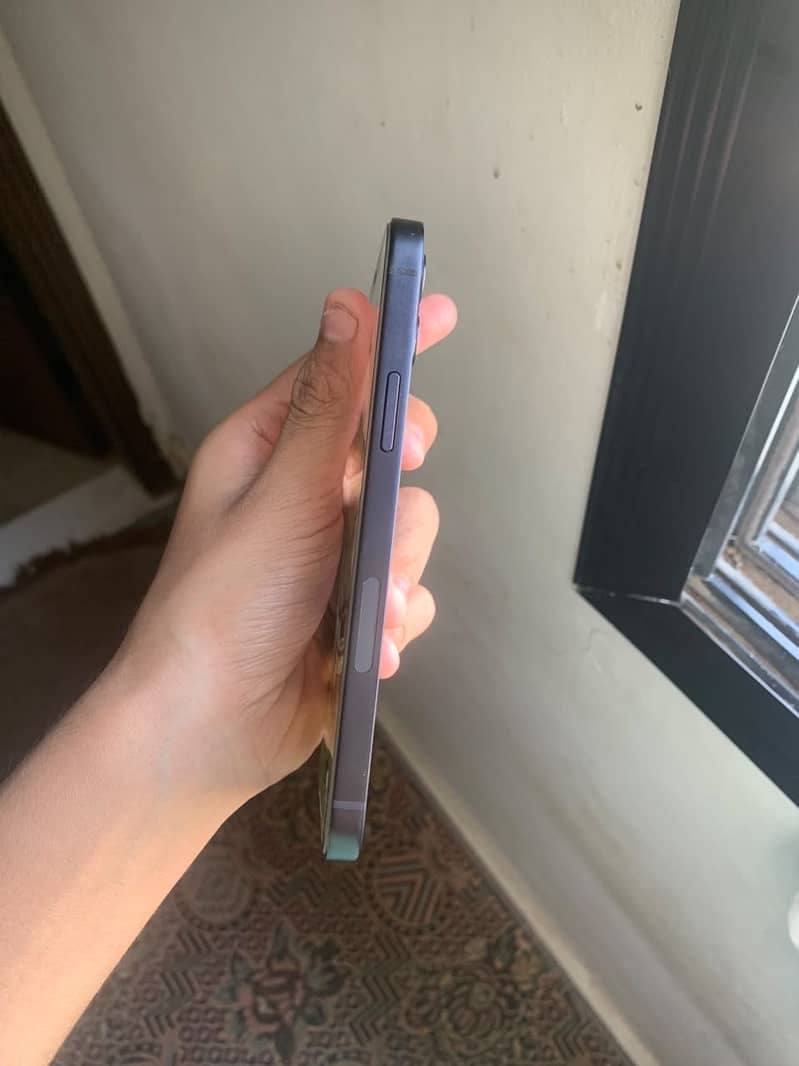 Apple iPhone 12 4