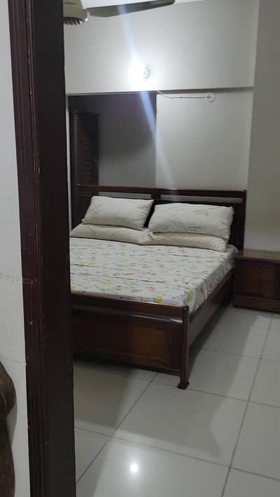 king size bed with side tables