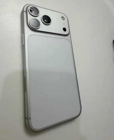 iphone 17 pro max 10 /10 condition