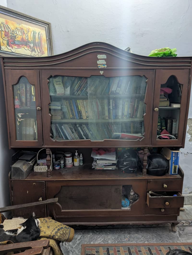 1 Showcase+ 1 Dressing Table 0
