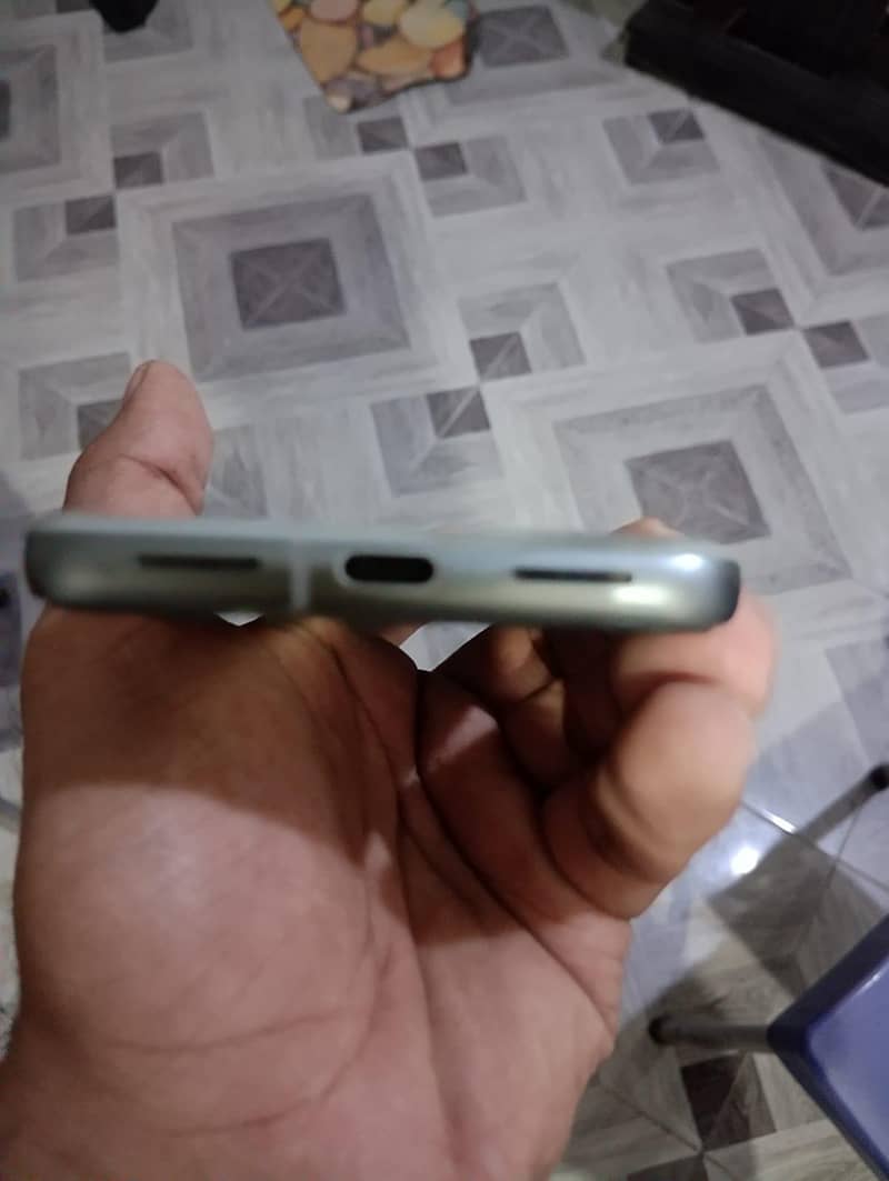Google Pixel 8 4