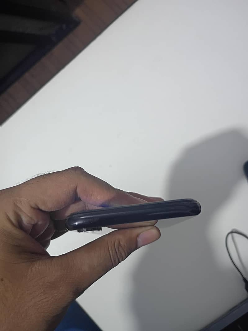 Apple iPhone X 4