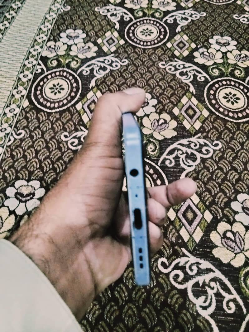 OPPO A60 0