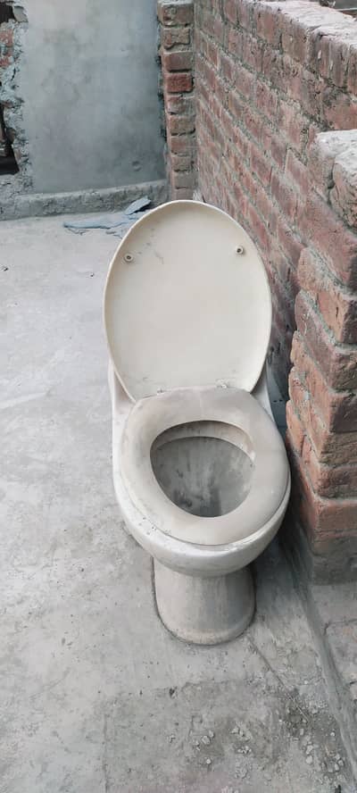 comode,wash basen ,tank