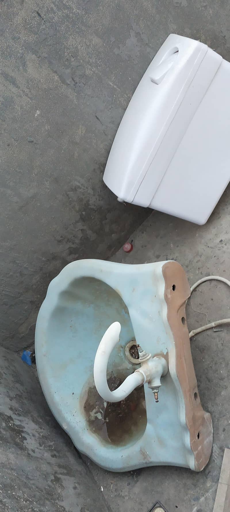 comode,wash basen ,tank 4