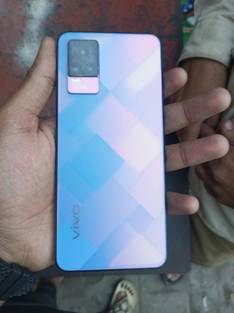 Vivo V21 1