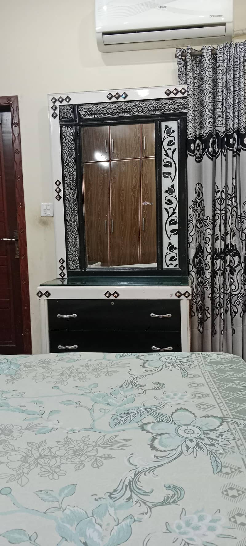 bed with side tables 3