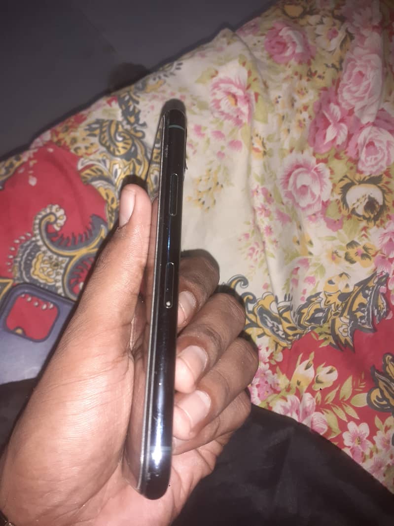 Apple iPhone 11 Pro 2