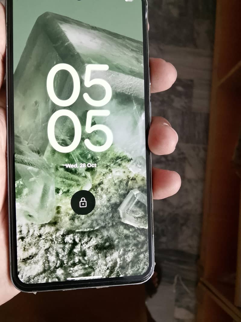 Google Pixel 8 5