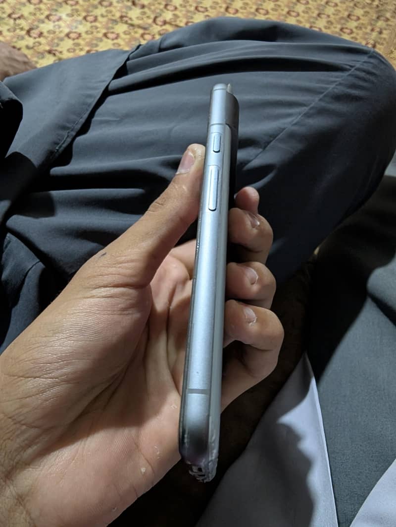 Google Pixel 8 4