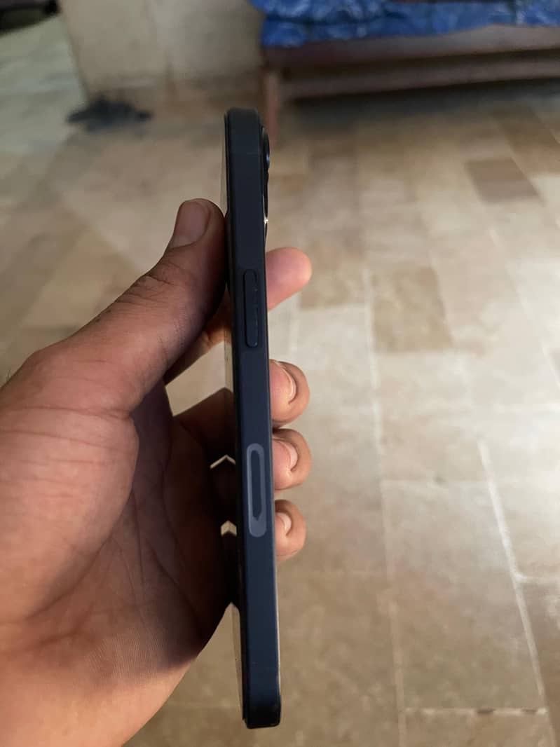 Apple iPhone 13 4