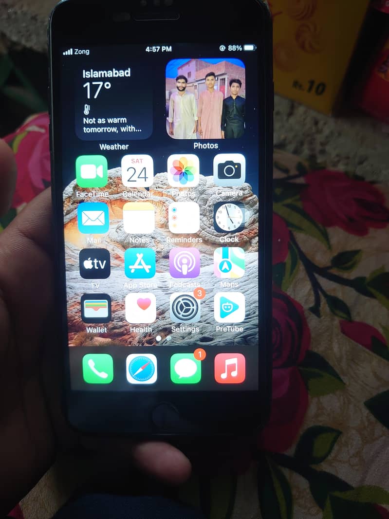 Apple iPhone 7 Plus 1