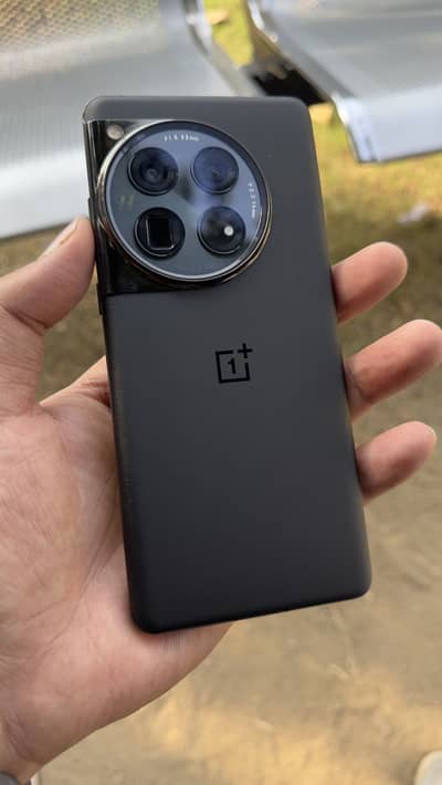 One Plus 12 best gaming and camera phone