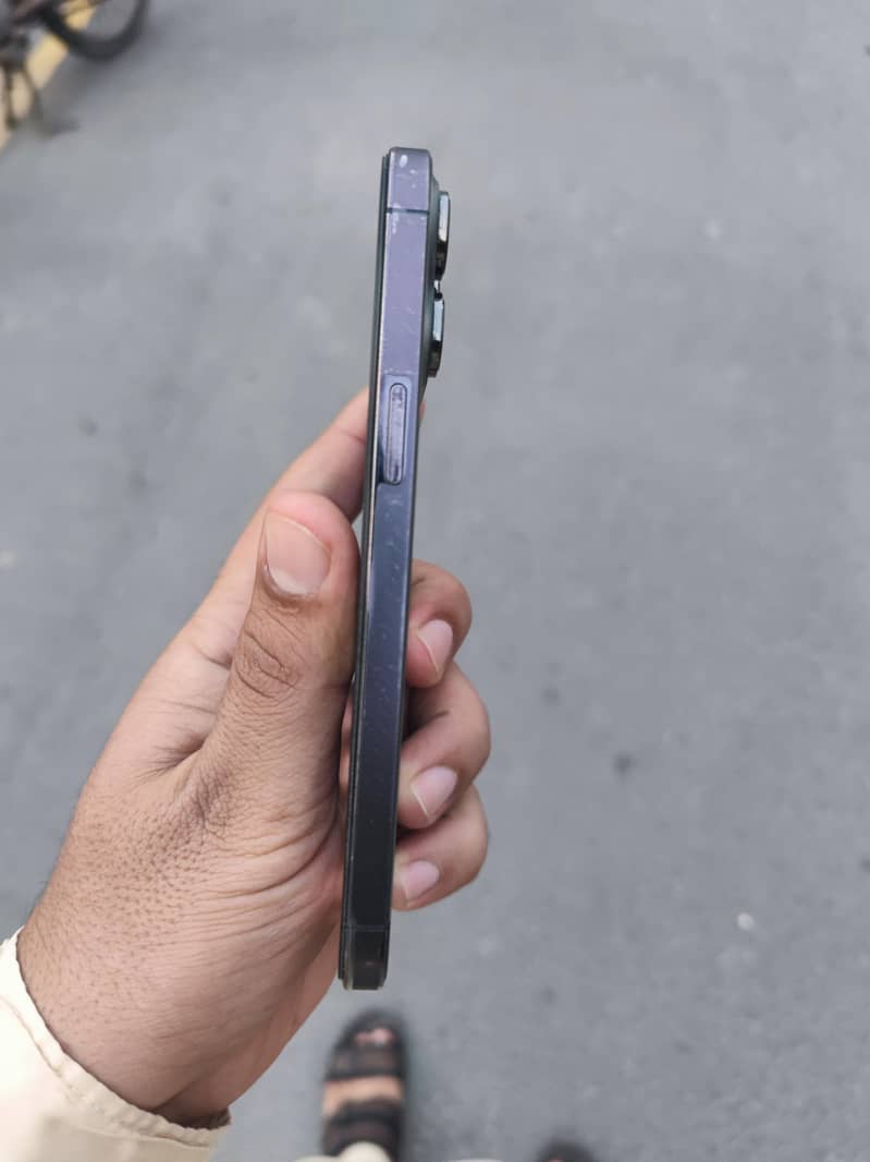 Apple iPhone 14 Pro Max 1