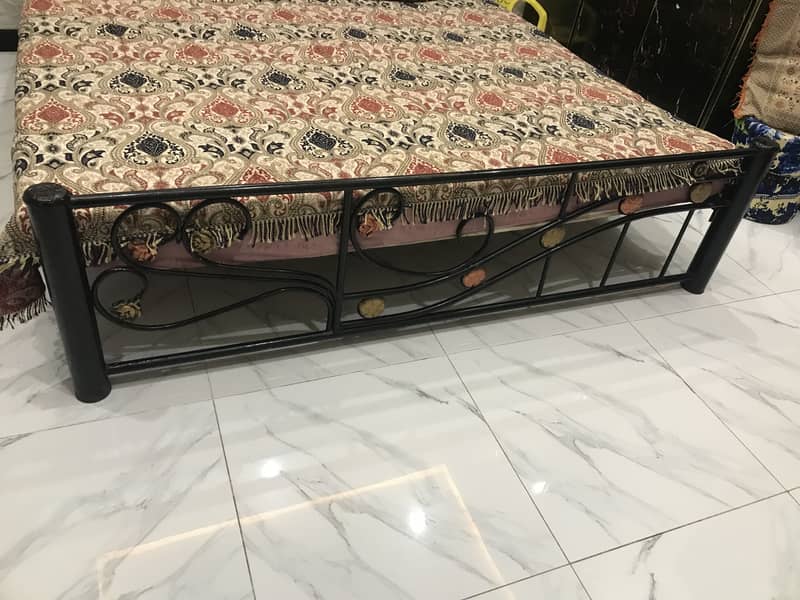 Almost new double bed 2