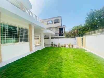 HOUSE AVAILABLE FOR RENT Prime Location: F-8, Islamabad 533 Sq. Yards House