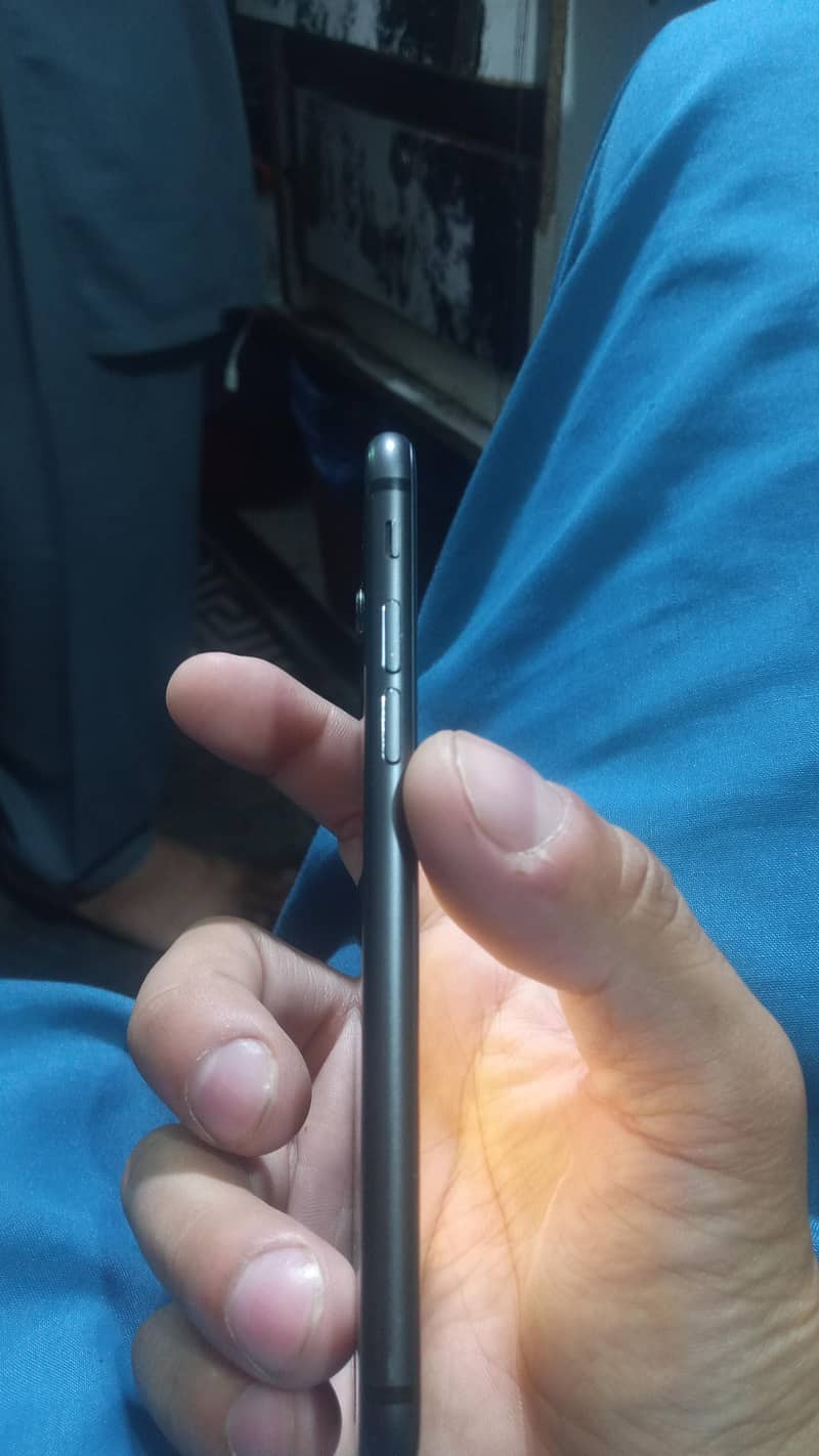 Apple iPhone 8 3