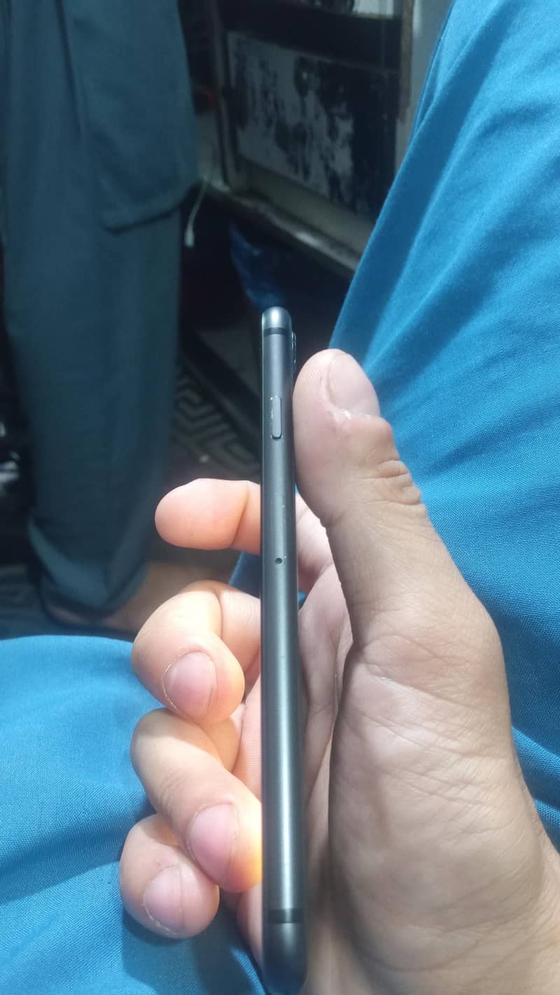 Apple iPhone 8 5