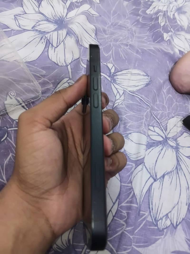 Apple iPhone 14 3