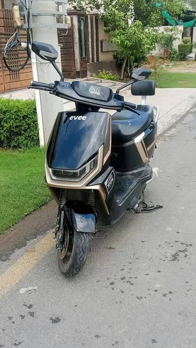 Evee Gen Z black and gold 1000W for urgent sale