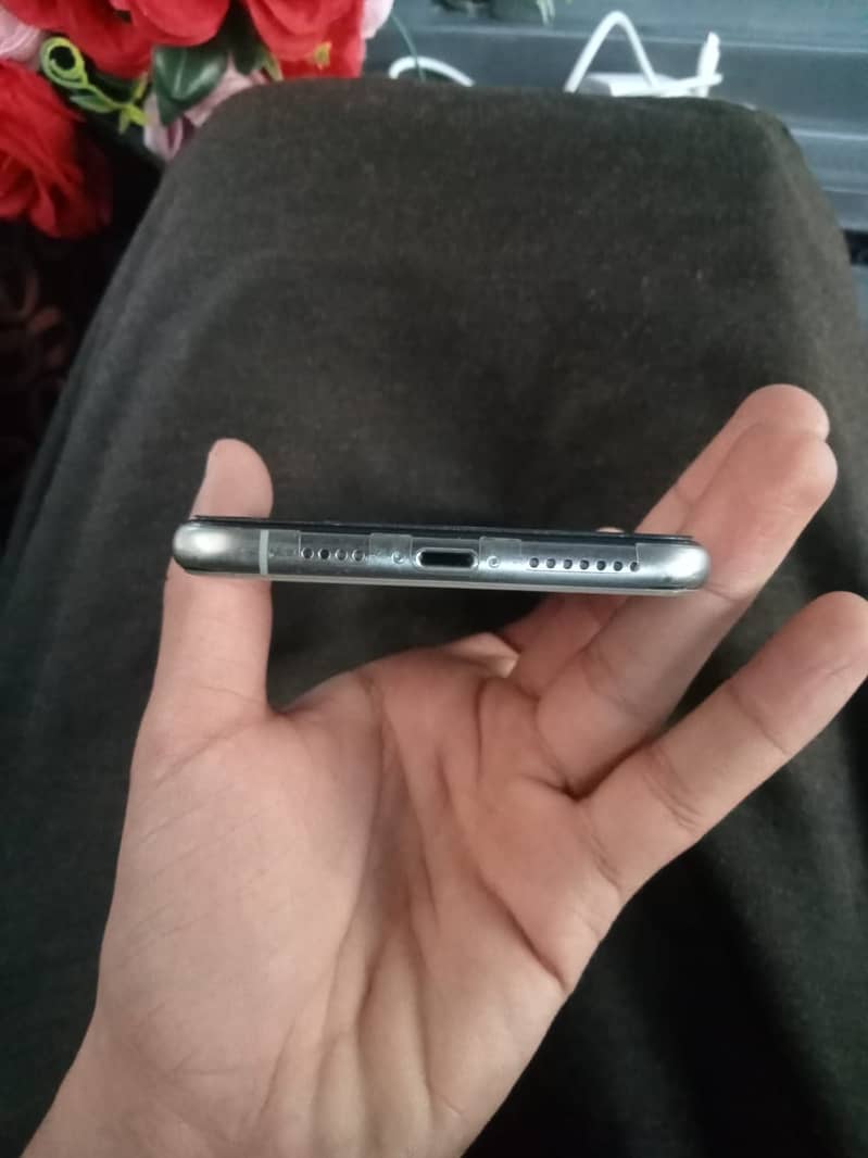 Apple iPhone XS Max 3