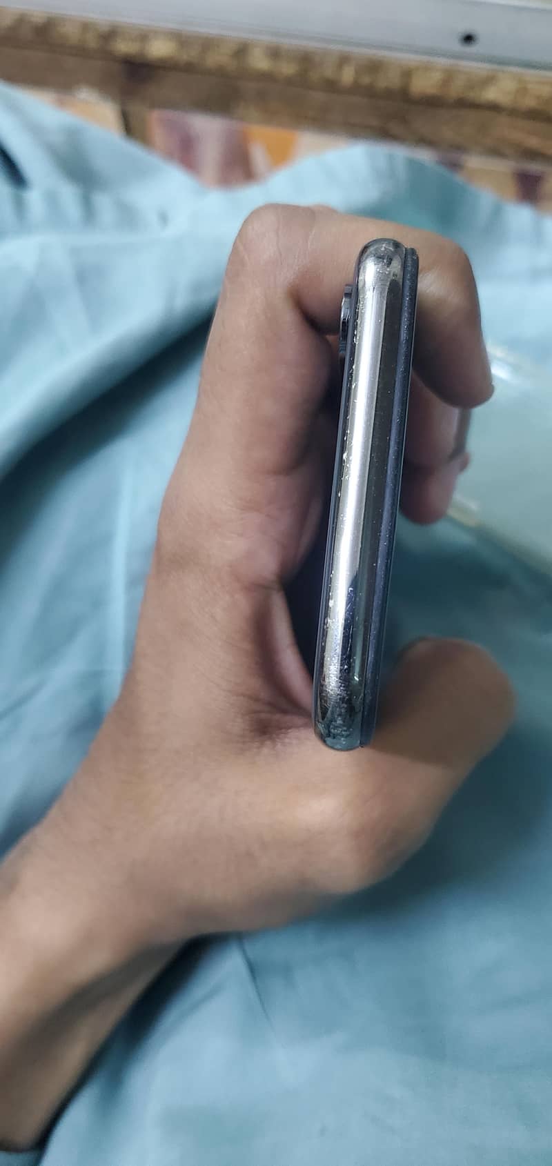 Apple iPhone X 3
