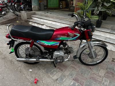 CD 70 2017 model in lush condition