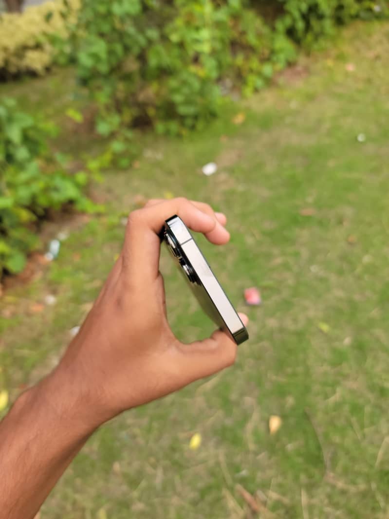 Apple iPhone 13 Pro Max 4
