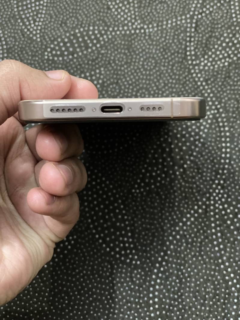Apple iPhone 16 Pro Max - Desert Titanium 7