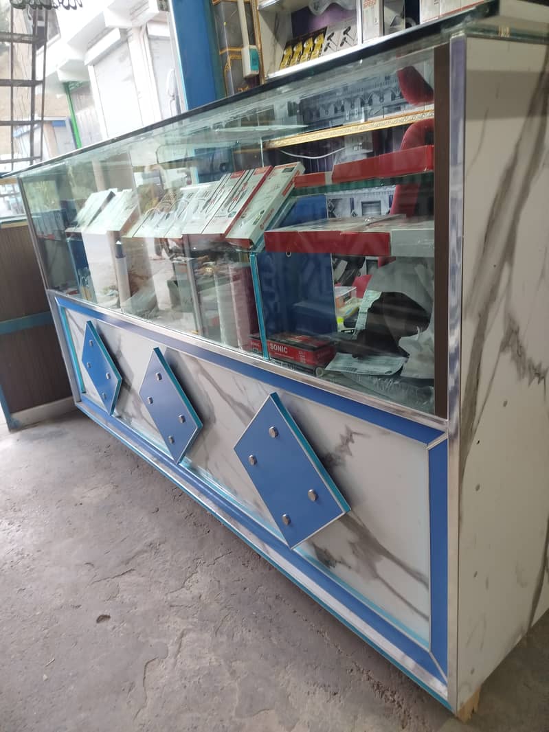 Showcase for mobile shop 4