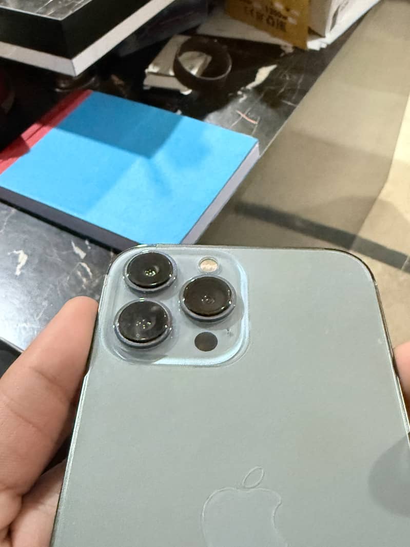 Apple iPhone 13 Pro Max JV 4