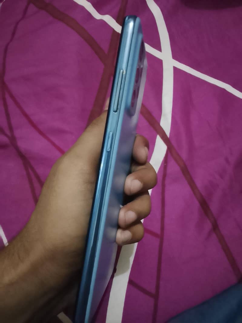 Samsung Mobile A72 1