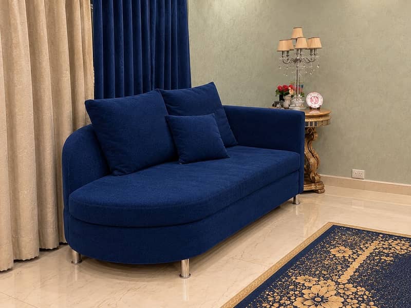 Sofa Set with Curtains 4